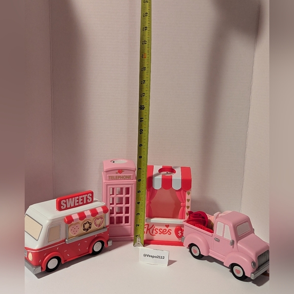 Bullseye Playground Valentines Light Up 4pc Set Sweet Truck Kissing Booth - Picture 4 of 8